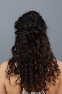 תסרוקת רומנטית