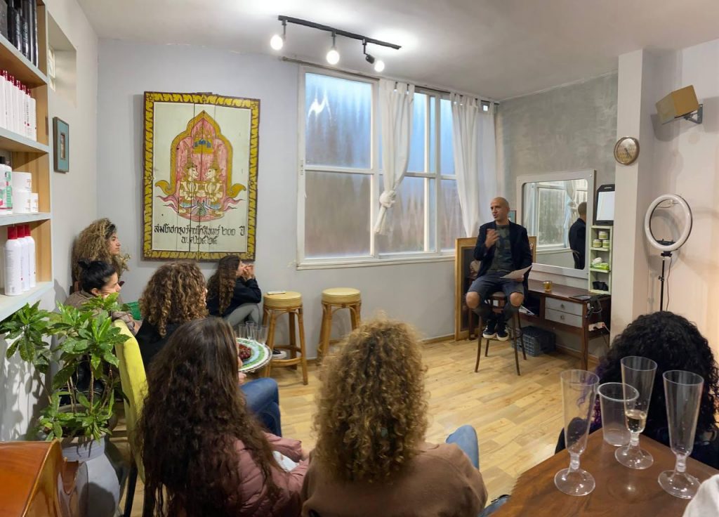 סדנה למתולתלות אצל בנון סדנה למתולתלות אצל בנון